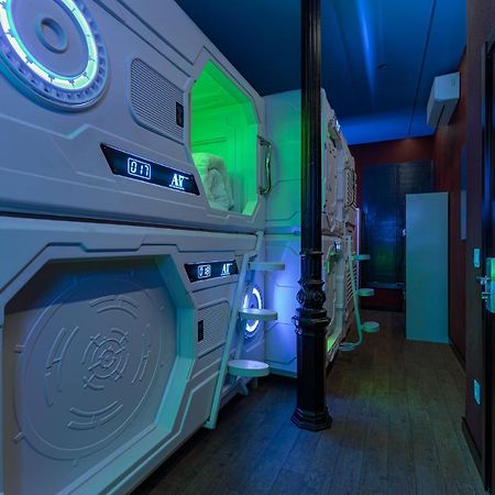 מדריד Art Seven Hostel Capsules מראה חיצוני תמונה