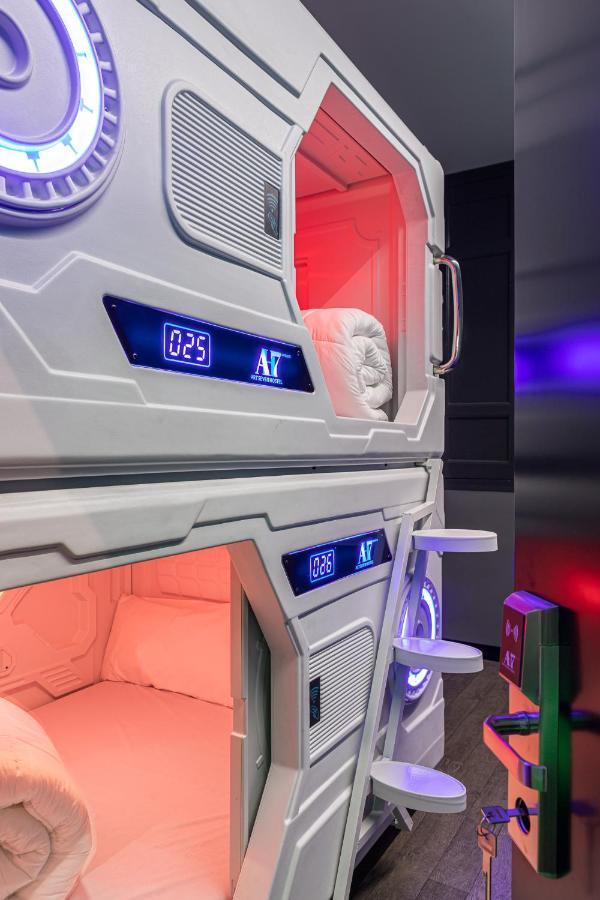 מדריד Art Seven Hostel Capsules מראה חיצוני תמונה