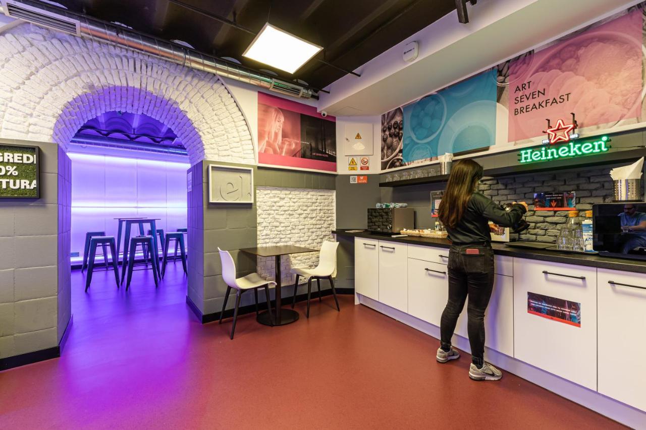 מדריד Art Seven Hostel Capsules מראה חיצוני תמונה