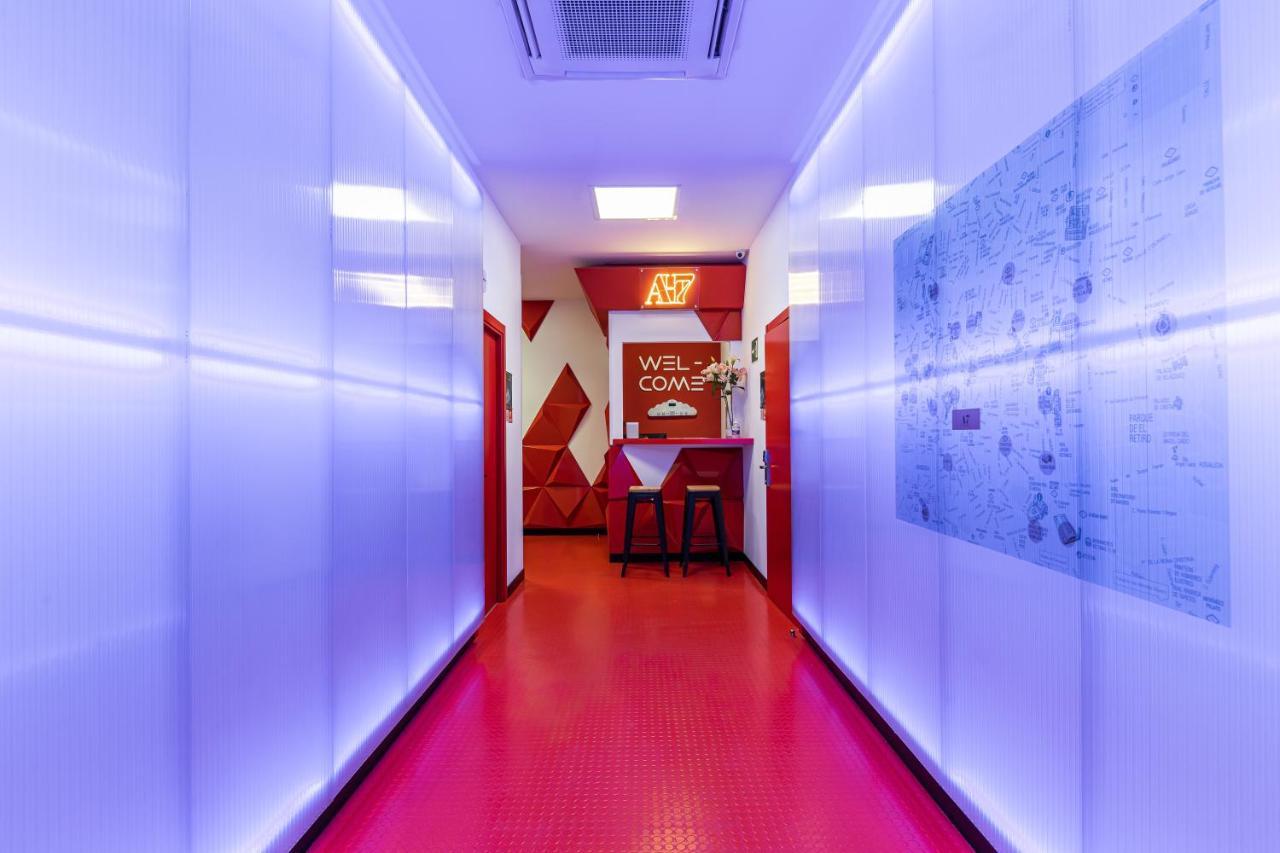 מדריד Art Seven Hostel Capsules מראה חיצוני תמונה