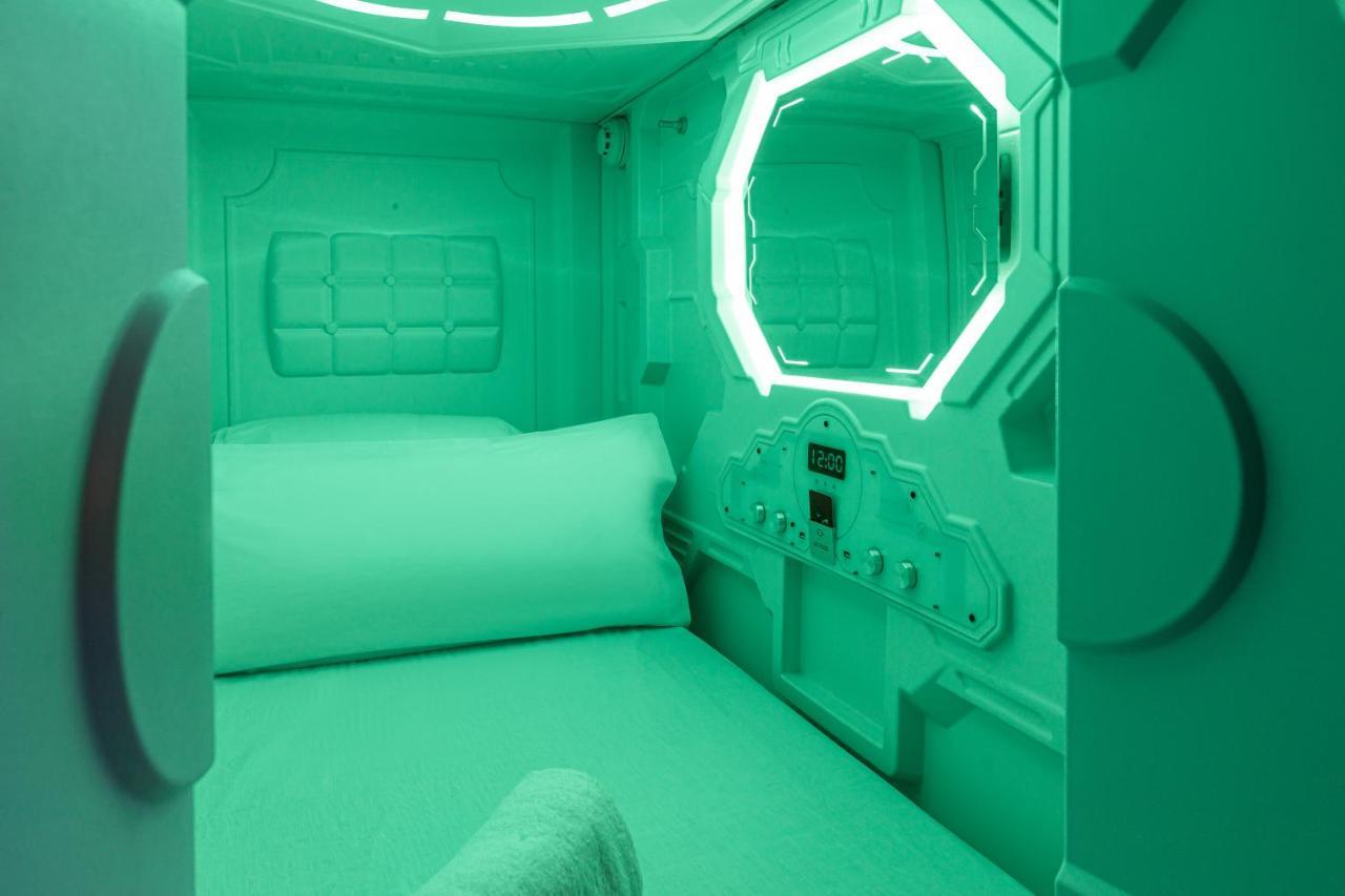 מדריד Art Seven Hostel Capsules מראה חיצוני תמונה