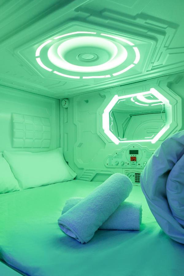 מדריד Art Seven Hostel Capsules מראה חיצוני תמונה