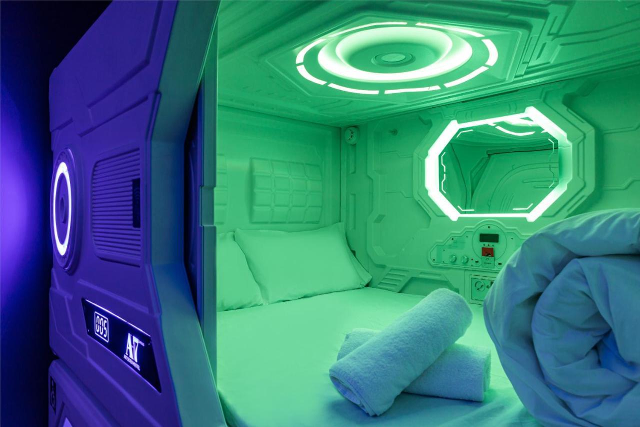 מדריד Art Seven Hostel Capsules מראה חיצוני תמונה