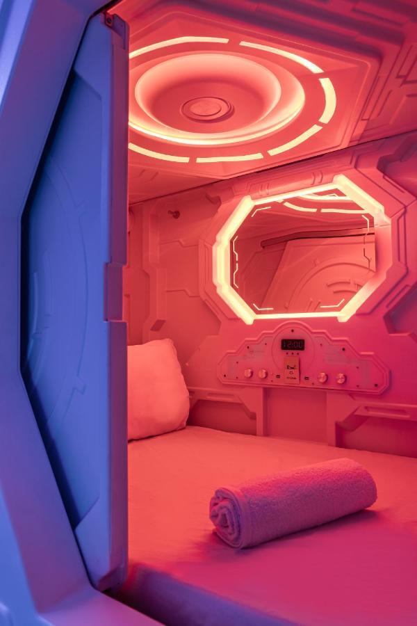 מדריד Art Seven Hostel Capsules מראה חיצוני תמונה