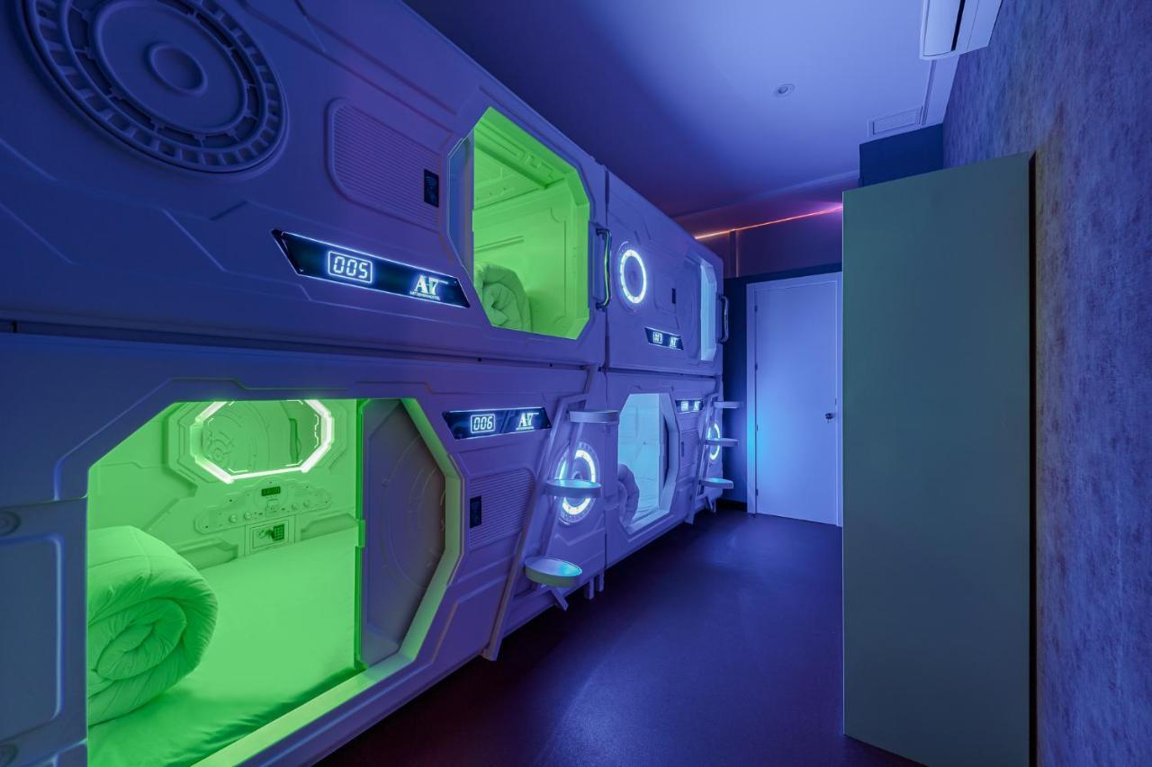 מדריד Art Seven Hostel Capsules מראה חיצוני תמונה