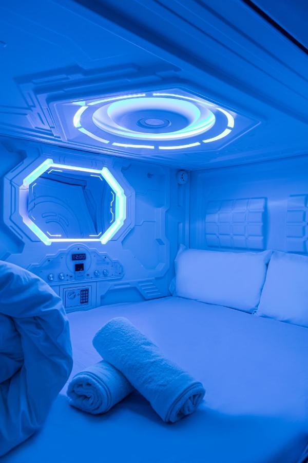 מדריד Art Seven Hostel Capsules מראה חיצוני תמונה