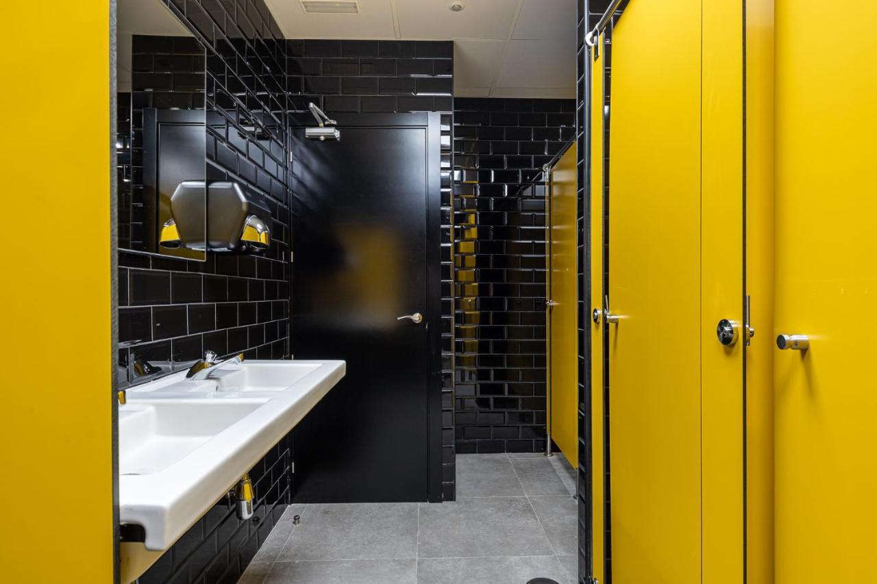 מדריד Art Seven Hostel Capsules מראה חיצוני תמונה